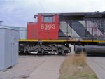 CN 5303 on the Dixie Street crossing